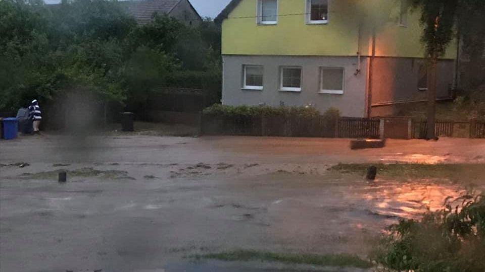 Obrazem: Bouřky zasáhly Olomoucký kraj a rozvodnily řeky, jeden mrtvý